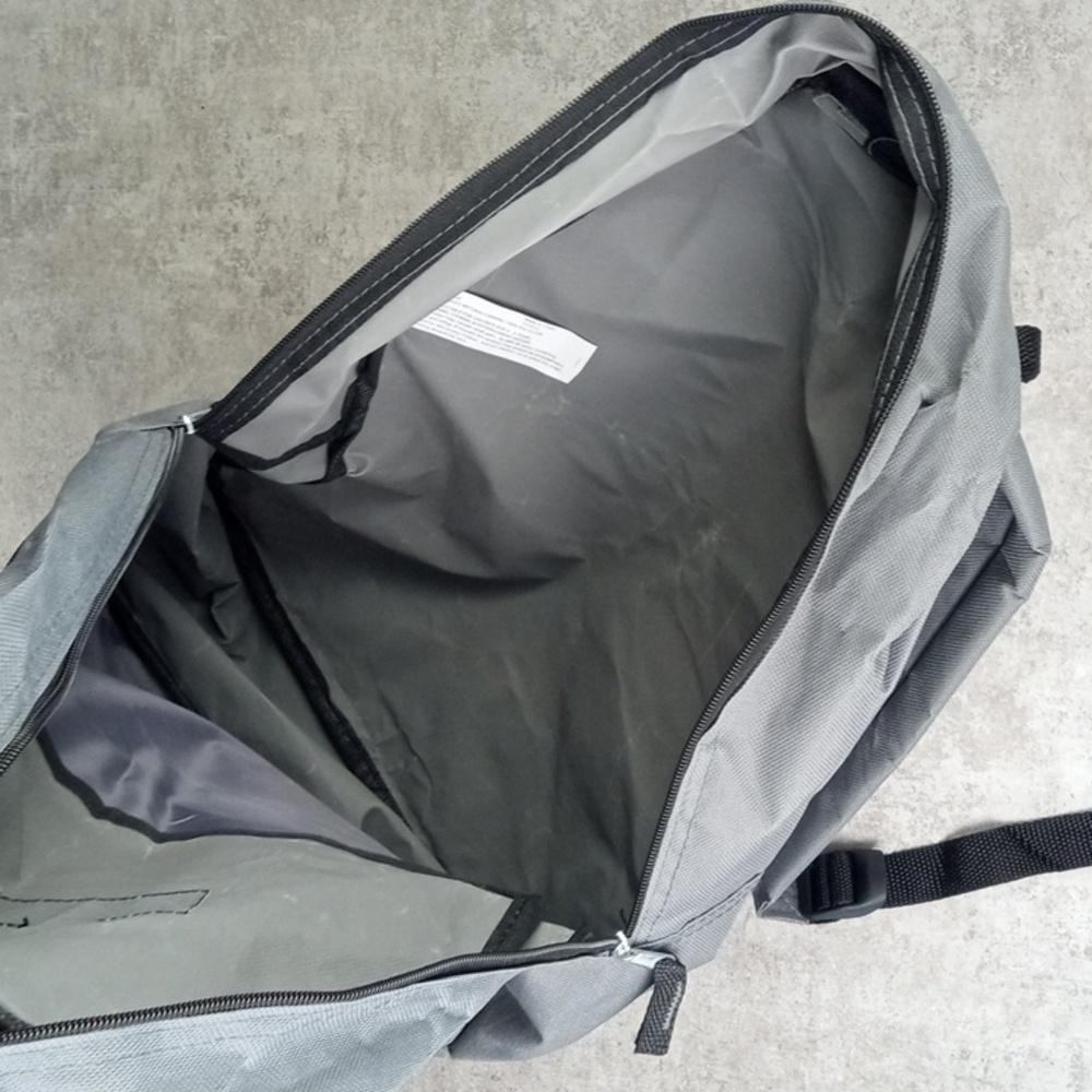 👔 Trailmaker Gray Backpack - Picture 3 of 5